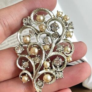Star Floral Brooch Rhinestone Gold Tone with Faux Pearl Signed Vintage